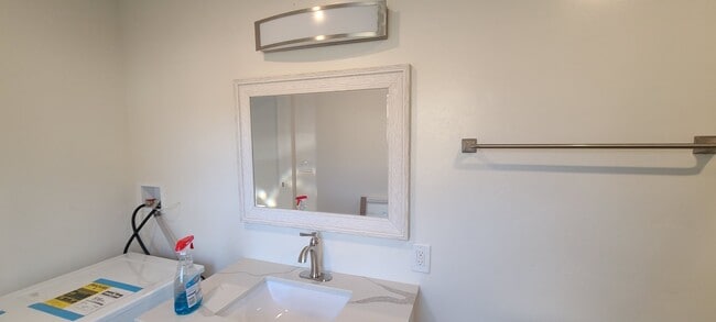 Building Photo - 1402 Clara Ln