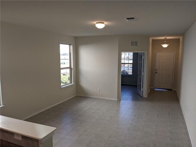 Building Photo - 1013 Cliffbrake Wy