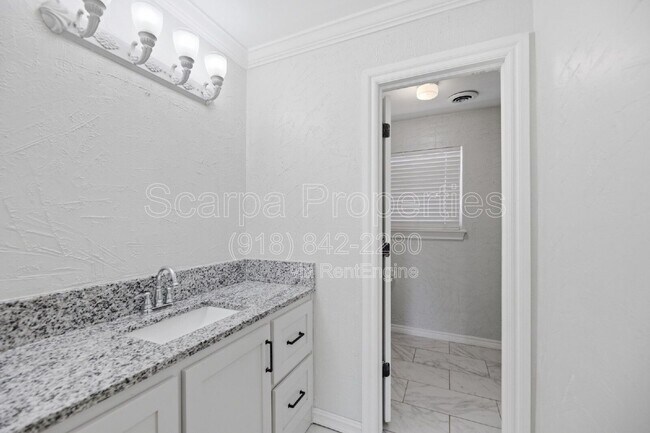 Building Photo - 6812 E 55th St