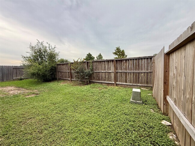 Building Photo - 14802 Fir Knoll Way