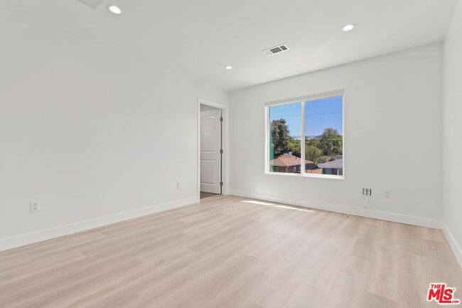 Building Photo - 119-119 S Myers St