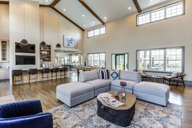 Building Photo - 451 Chopin Ct