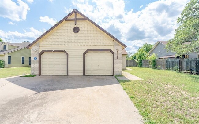 Primary Photo - 8703 Clearbrook Trail