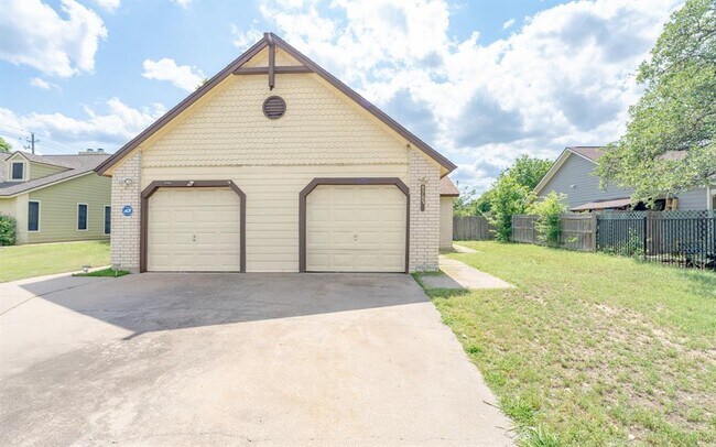 Primary Photo - 8703 Clearbrook Trl