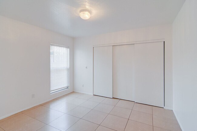 Building Photo - 2921 Country Manor Ln