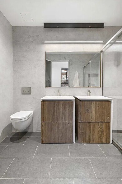 Building Photo - 640 Broadway