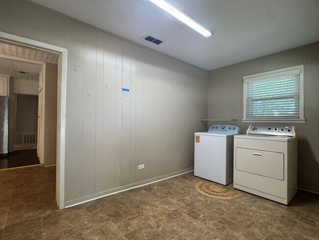 Building Photo - 10261 FM 724