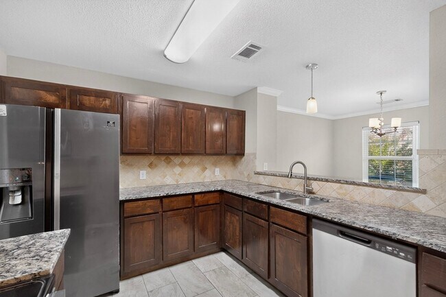 Building Photo - 829 Summercreek Dr
