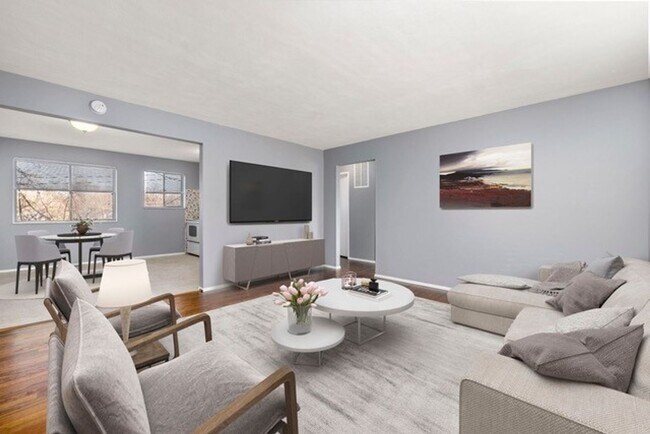 Building Photo - 2 Bedroom, 1 Bath Apartment