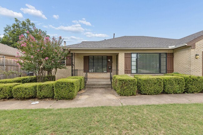 Building Photo - 1108 Larchmont Ln