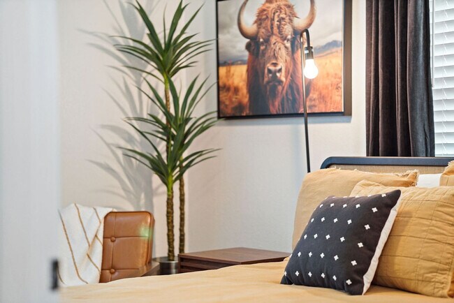 Building Photo - 912 W Comanche St