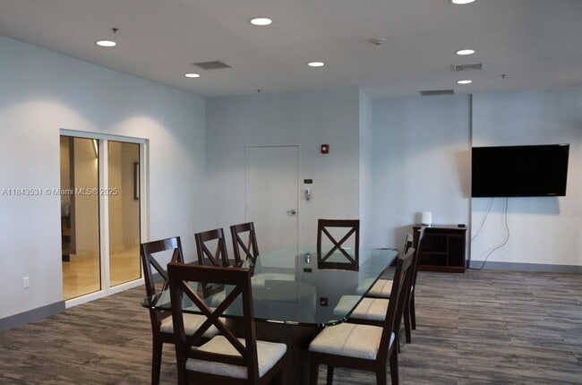 Building Photo - 6515 Collins Ave