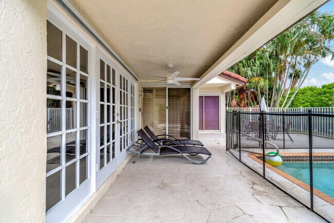 Building Photo - 7883 Villa Nova Dr N
