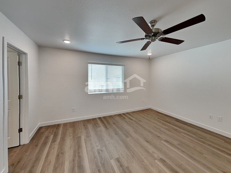 Building Photo - 9724 W Parkway Dr