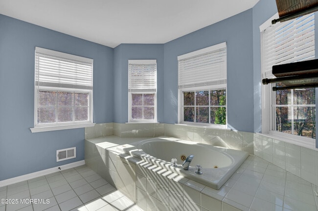 Building Photo - 11 Saratoga Ct