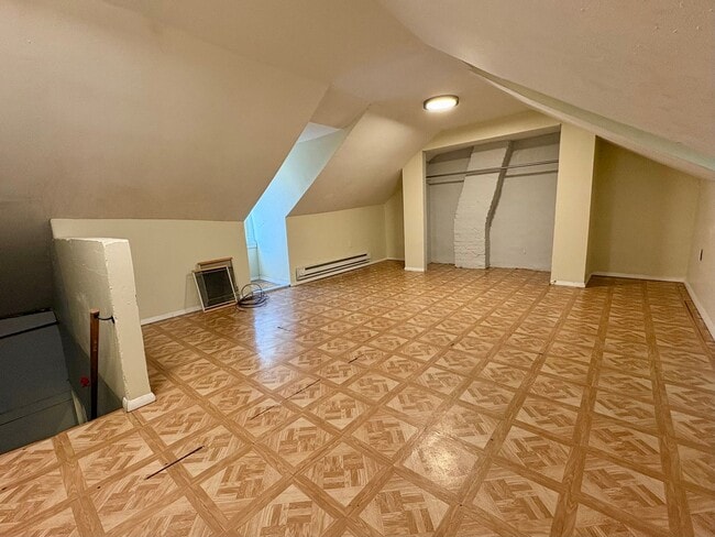 Building Photo - 4 Bedroom 1 Bathroom Rowhome in Reading w/...