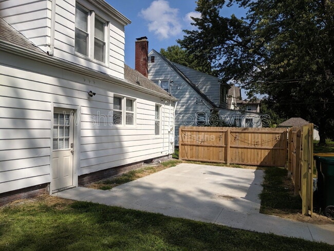 Building Photo - 437 W Murray St