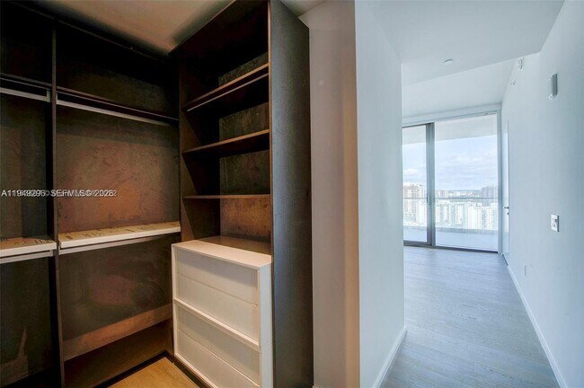 Building Photo - 18975 Collins Ave