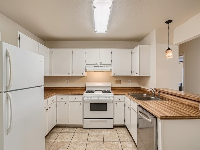 Building Photo - 5937 Kevin Kelly Pl