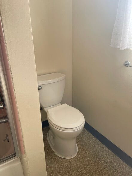 Building Photo - 1431 1/2 N Allen Ave