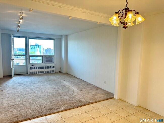 Building Photo - 71 Strawberry Hill Ave