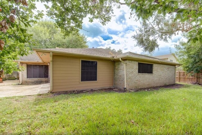 Building Photo - 10727 Sagewillow Ln