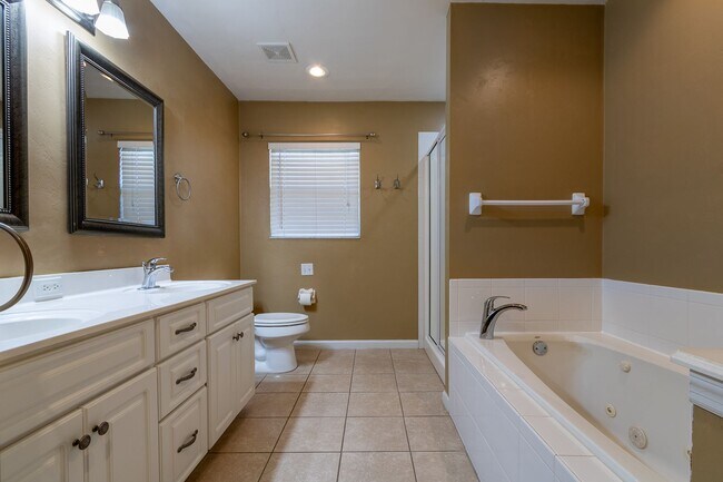 Building Photo - Charming 3BR/2BA Brick Home in the Heart o...
