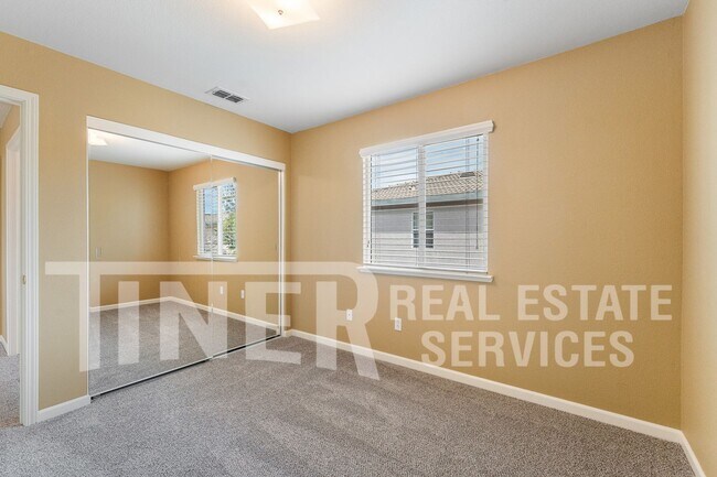 Building Photo - 35 Sabre Ct