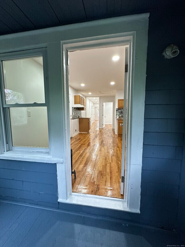 Building Photo - 483 Edgewood St