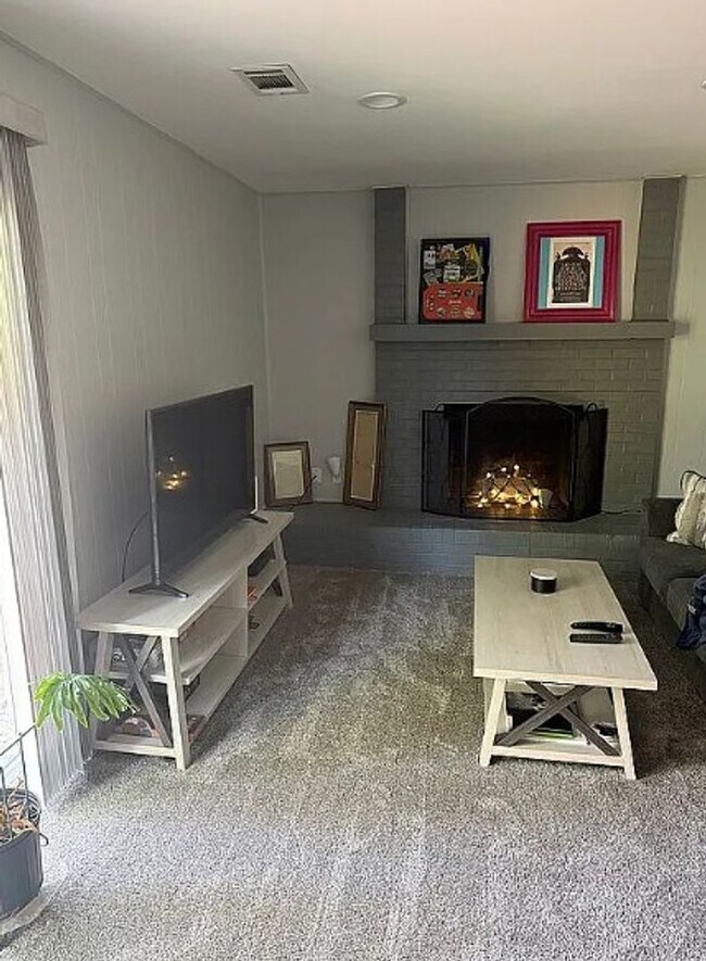 Building Photo - Beautiful Updated 5 Bed 3.5 Bath House in Central Fort Collins!