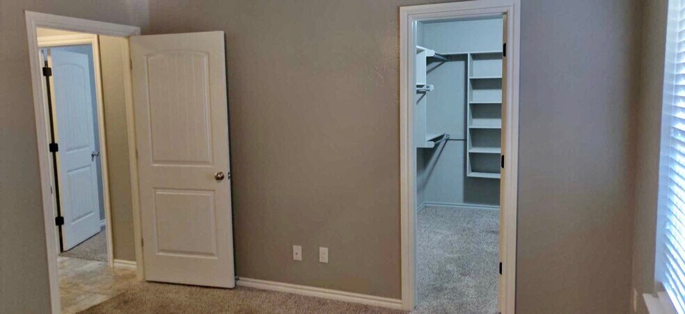 Master bdrm - 209 Ashley Dr