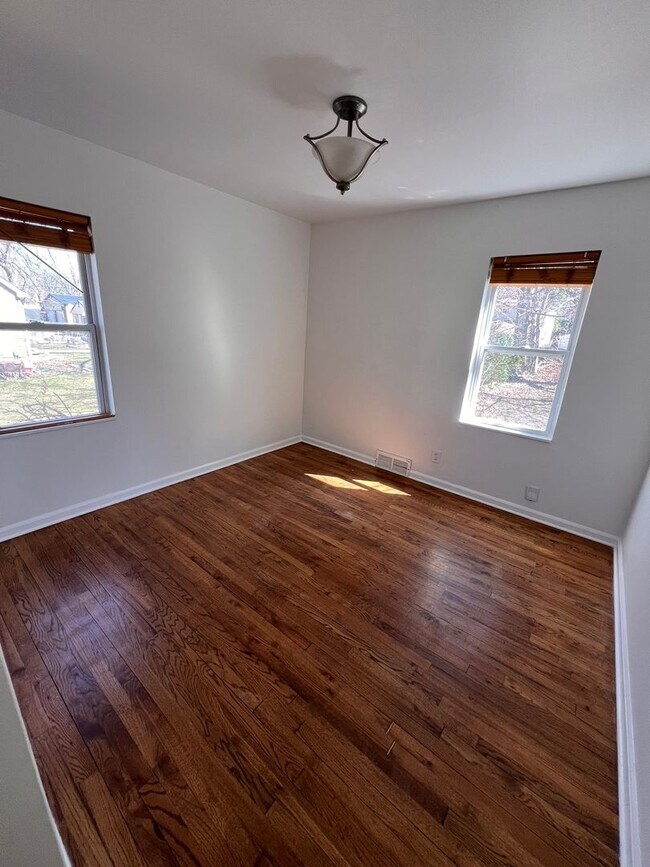 Building Photo - Fully Remodeled 3-Bedroom Home in Dearborn Heights — Great Location, Ready for You