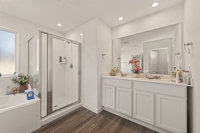 Building Photo - 1102 Rayburn Dr