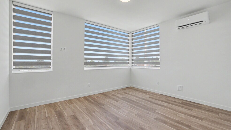 Building Photo - 5567 23rd Ave S