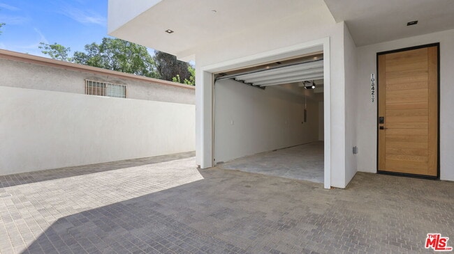 Building Photo - 10842 Peach Grove St