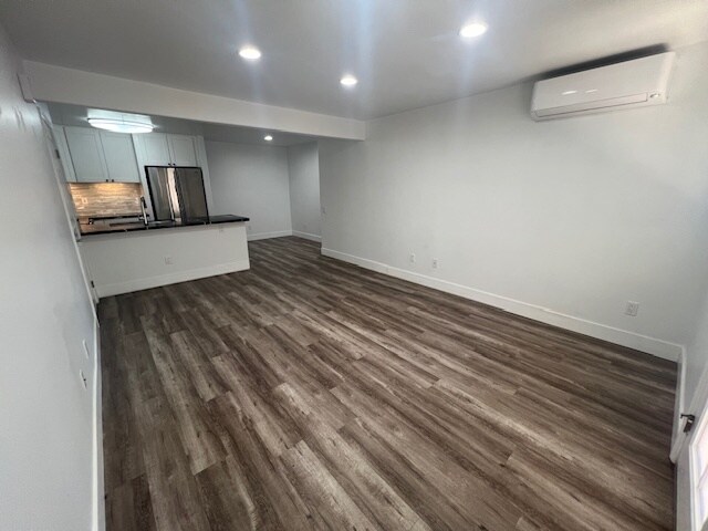 Building Photo - 5404 Balboa Arms Dr