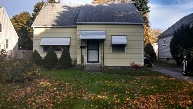 Primary Photo - 82 Alcott Rd