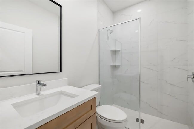 Building Photo - 118 Ruby Ave N