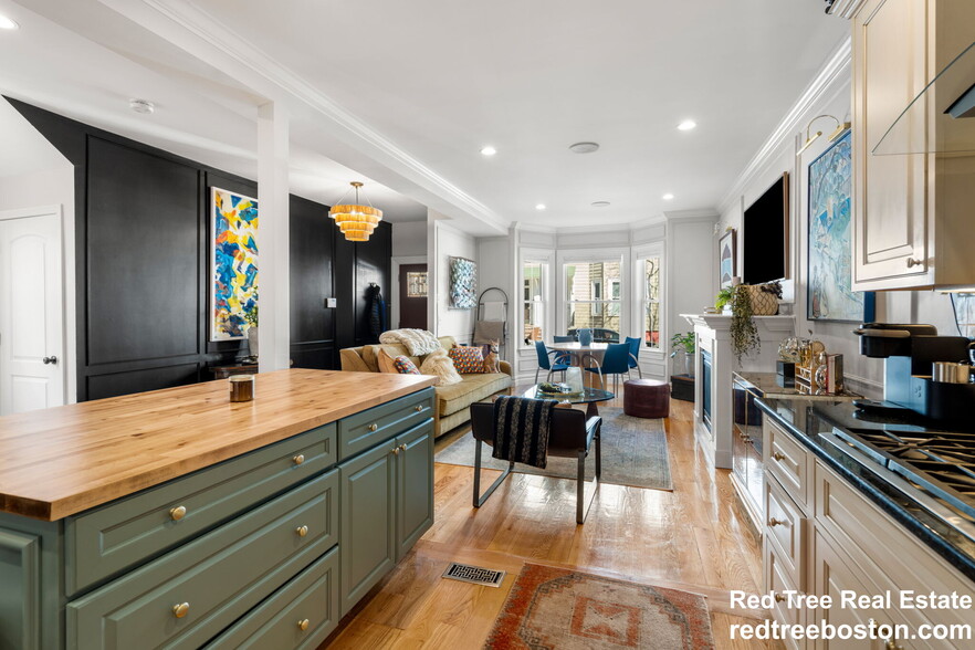 Building Photo - 687 E 6th St