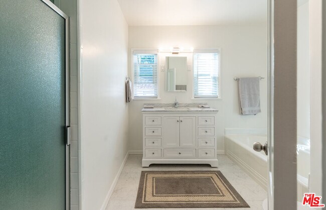 Building Photo - 2771 Club Dr