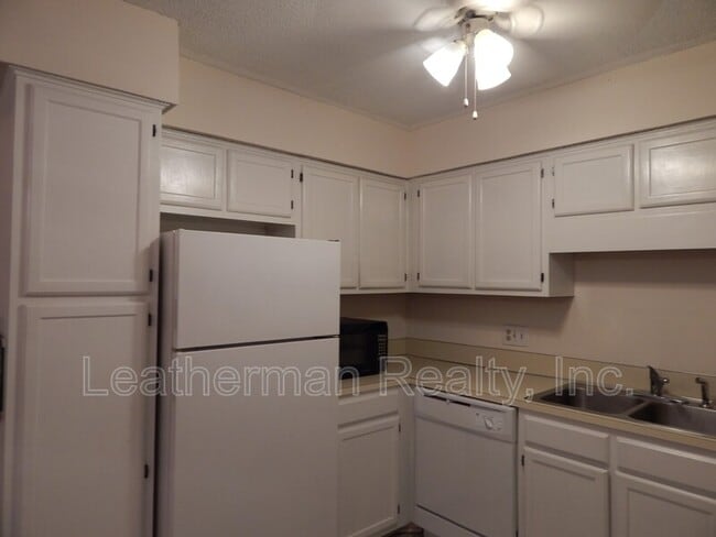 Building Photo - 738 Coventry Ln