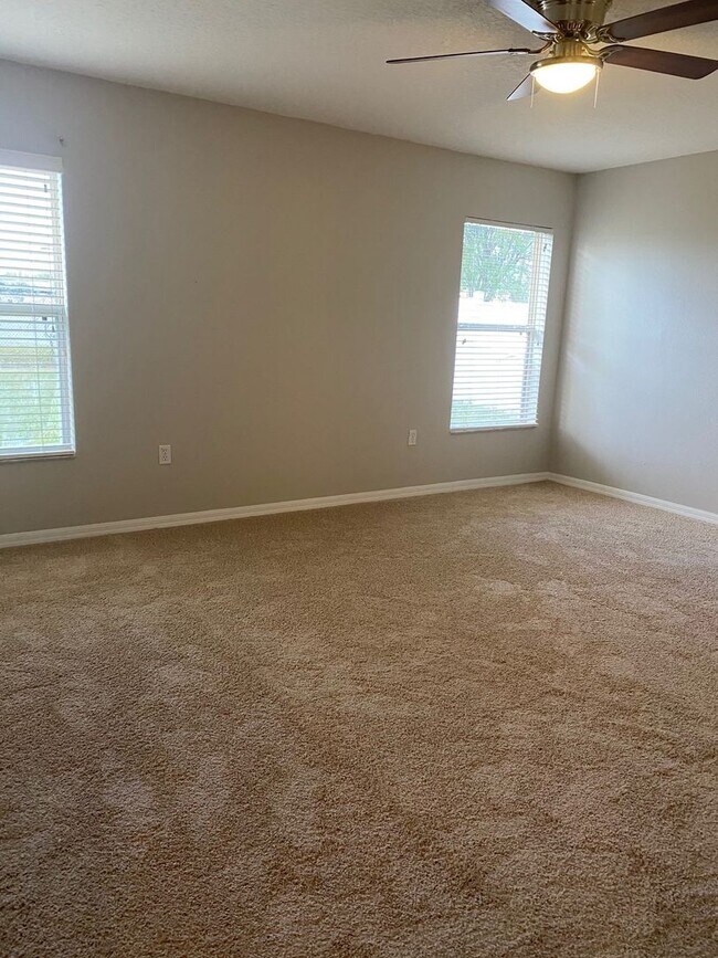 Building Photo - Quaint 3/2 Home with a Beautiful Covered F...