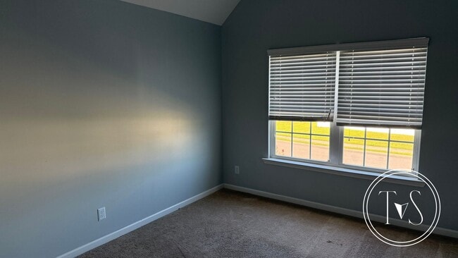 Building Photo - 983 Oak Crest Dr