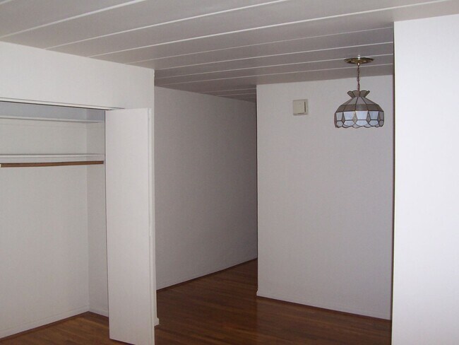 Building Photo - 539 Lowell Ave