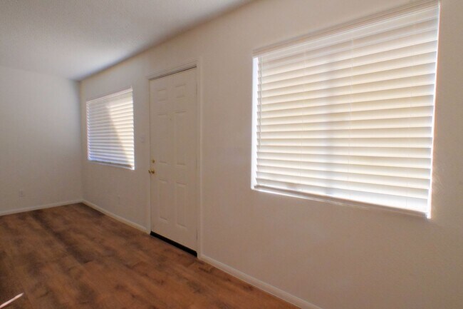 Building Photo - 2608 E Mesquite Ave