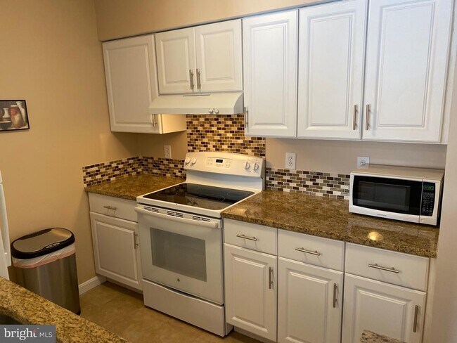 Building Photo - 5833 Orchard Hill Ct