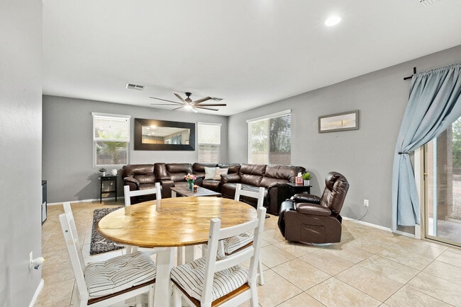 Building Photo - 11904 W Farmall Dr