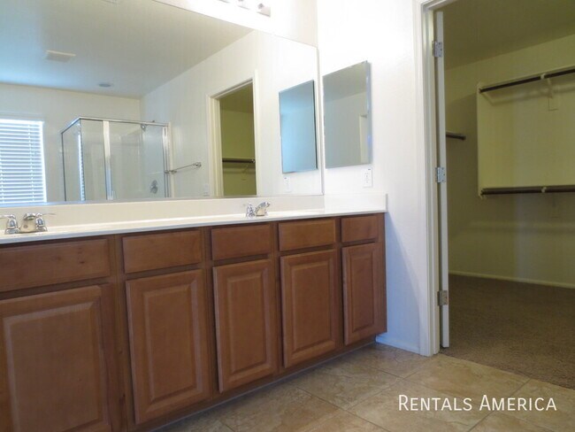 Building Photo - 890 E Doral Ct