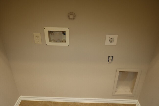 Building Photo - 2531 Llano Springs Dr