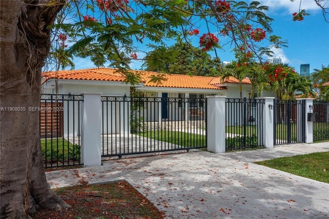 Building Photo - 501 SW 19th Rd